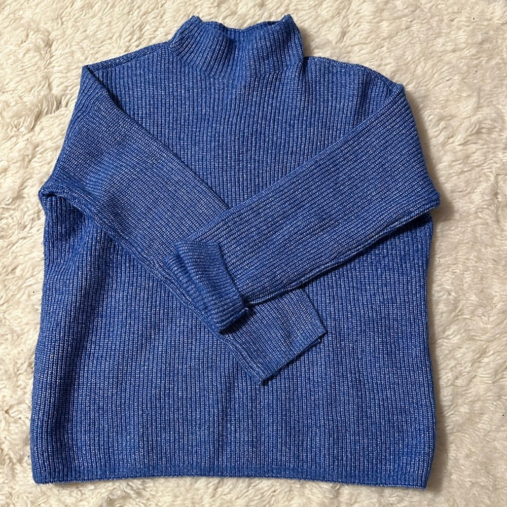 Women’s Loft Size XL Mock Neck in Blue and White Knit - NEVER WORN